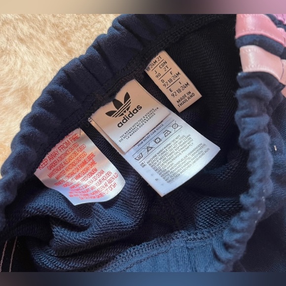 Girls Adidas Outfit Set Shorts Tshirt and Zipper Jacket 18-24 Months - Picture 11 of 11